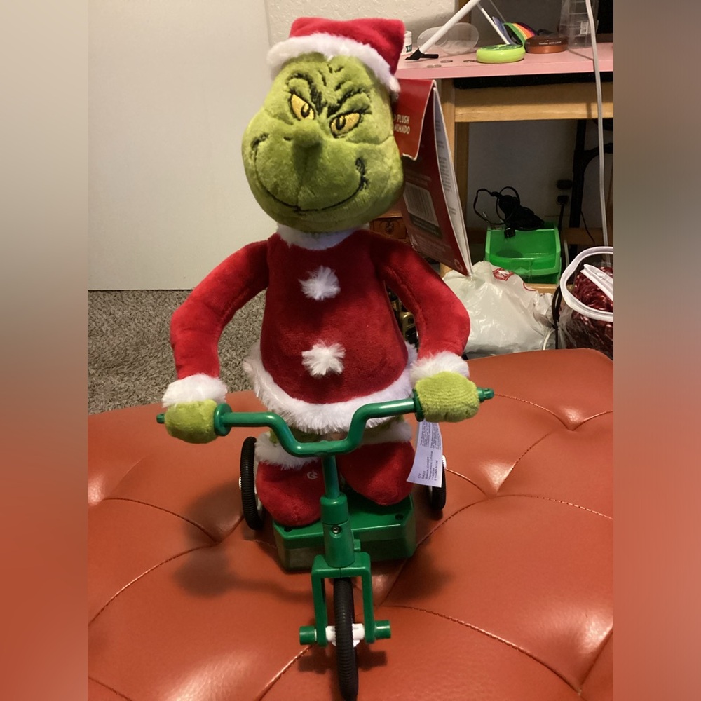 Dr Seuss Animated Grinch on Scooter Trike Toy - Music/Motion 65th Anniversary.